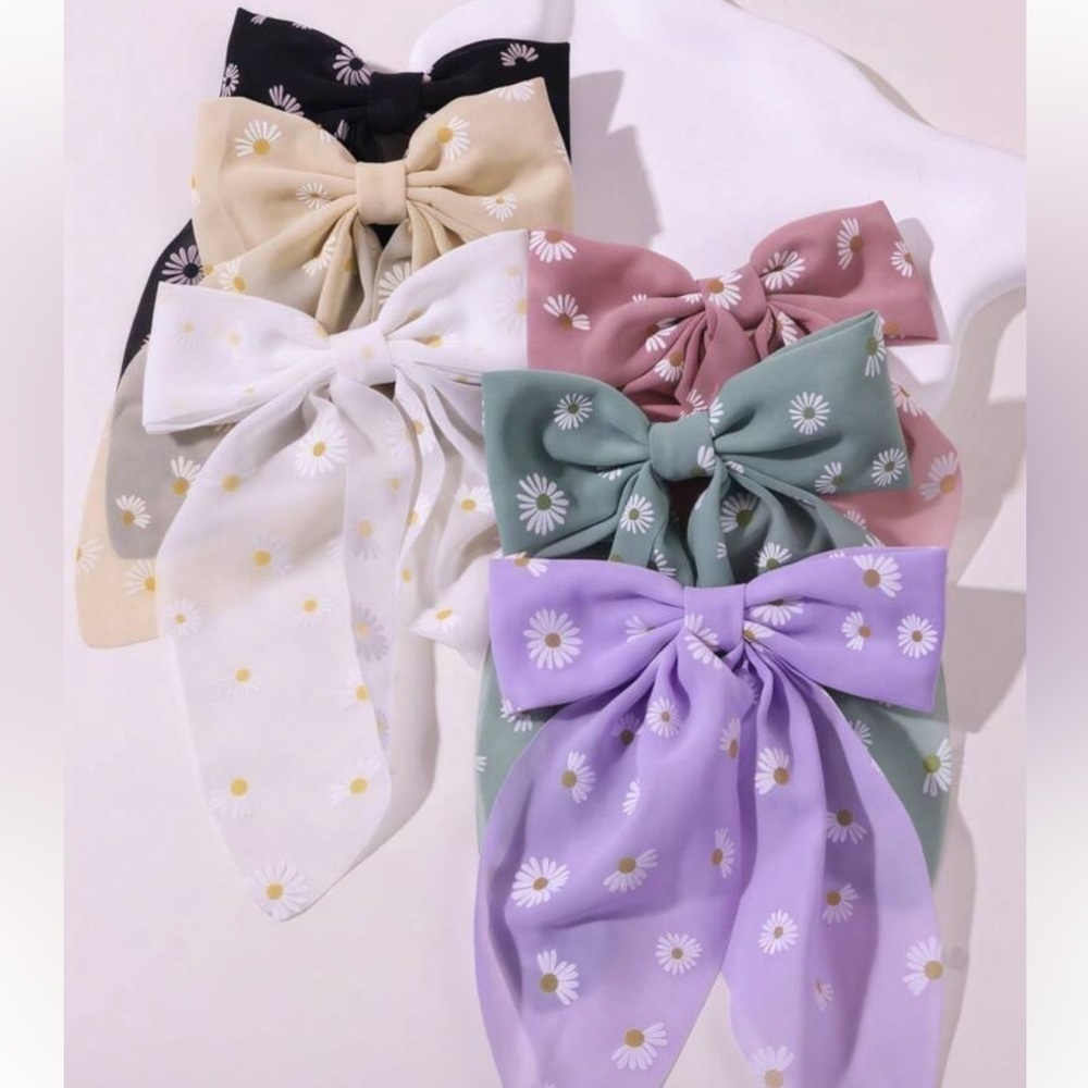 NWOT Chiffon Daisy Bow Hair Clip